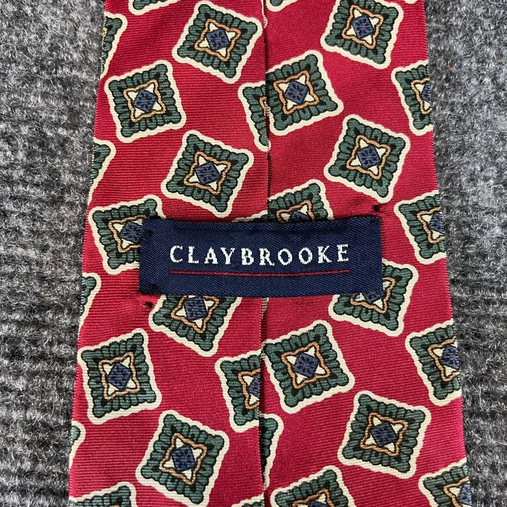 Claybrooke Mens Red Geometric Medallion Silk Blend Necktie 57 Inch Length